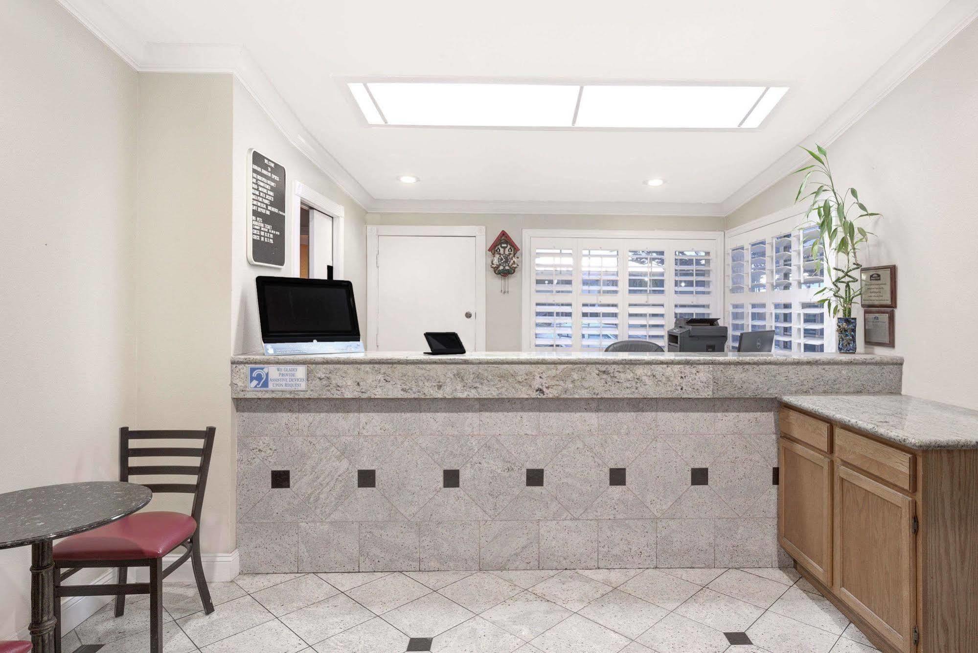 Surestay By Western Monterey Hotel