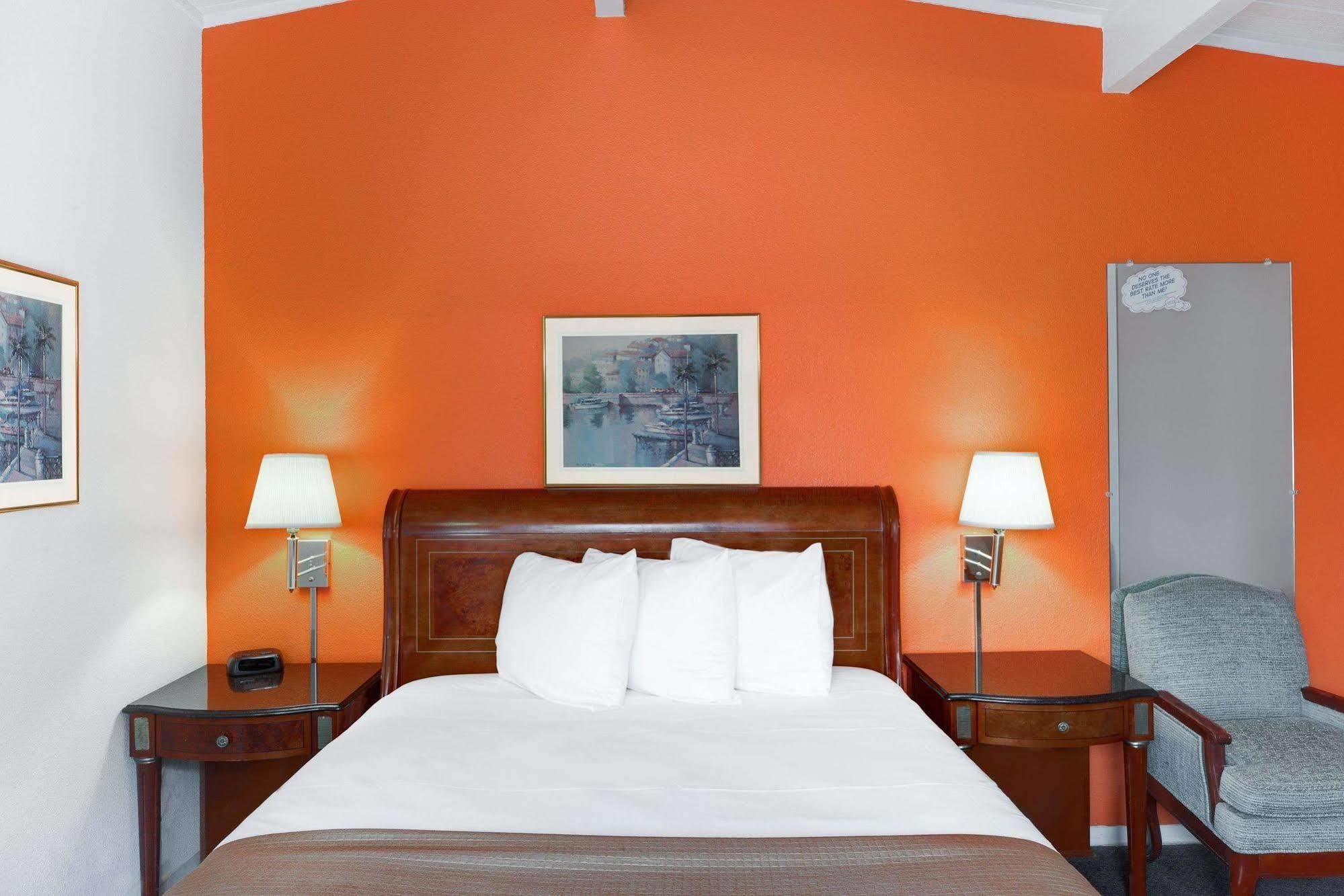 Hotel Surestay By Western Monterey 3*