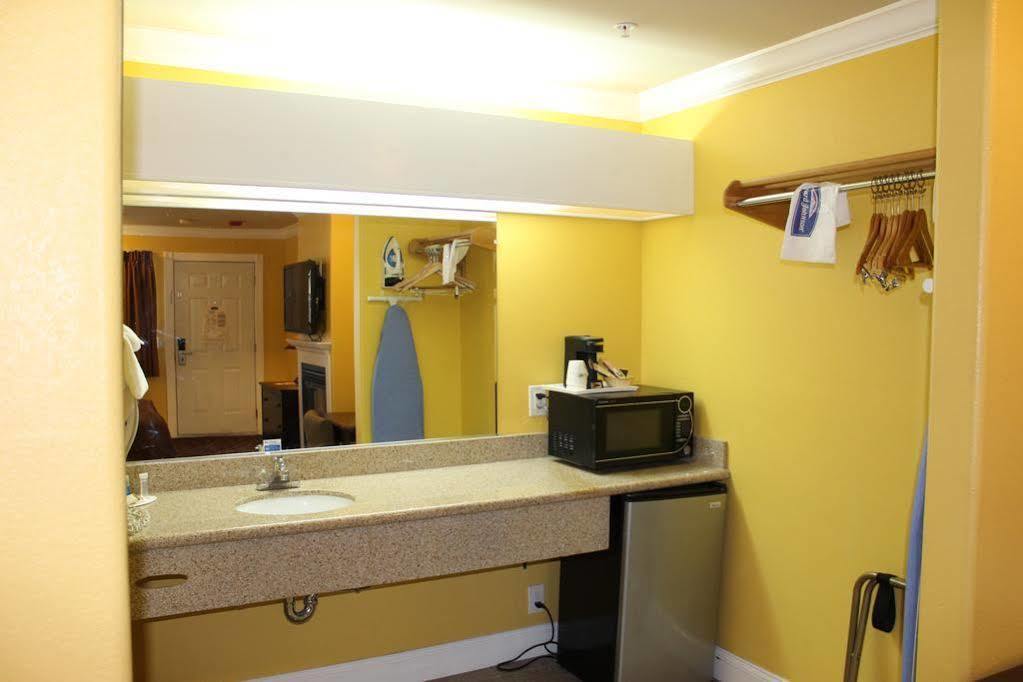 Surestay By Western Monterey Hotel 3*