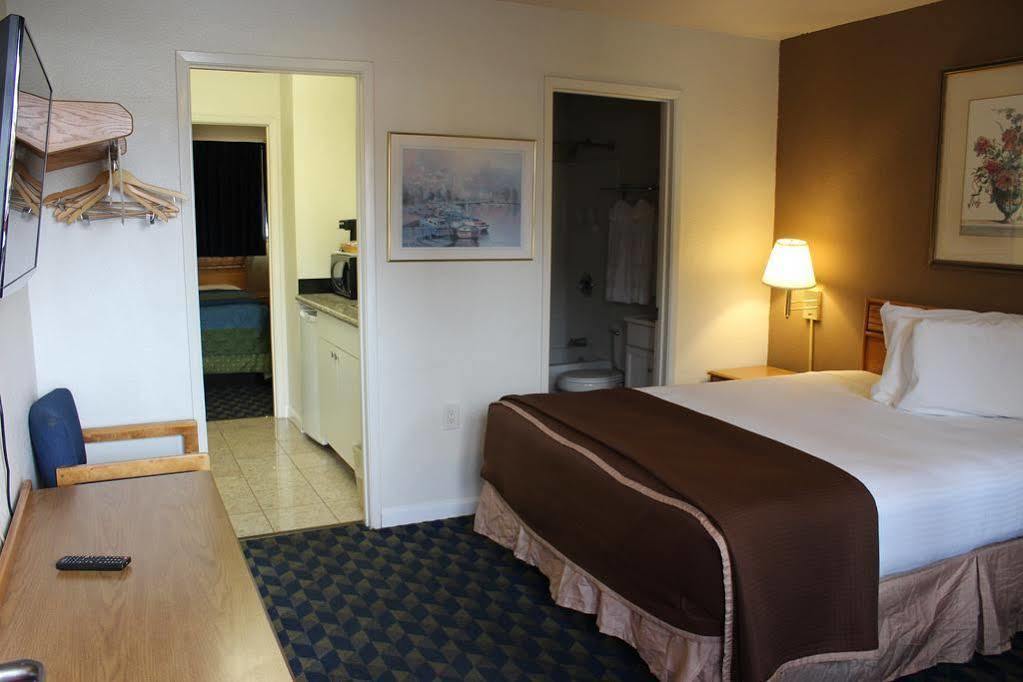 Surestay By Western Monterey 3*