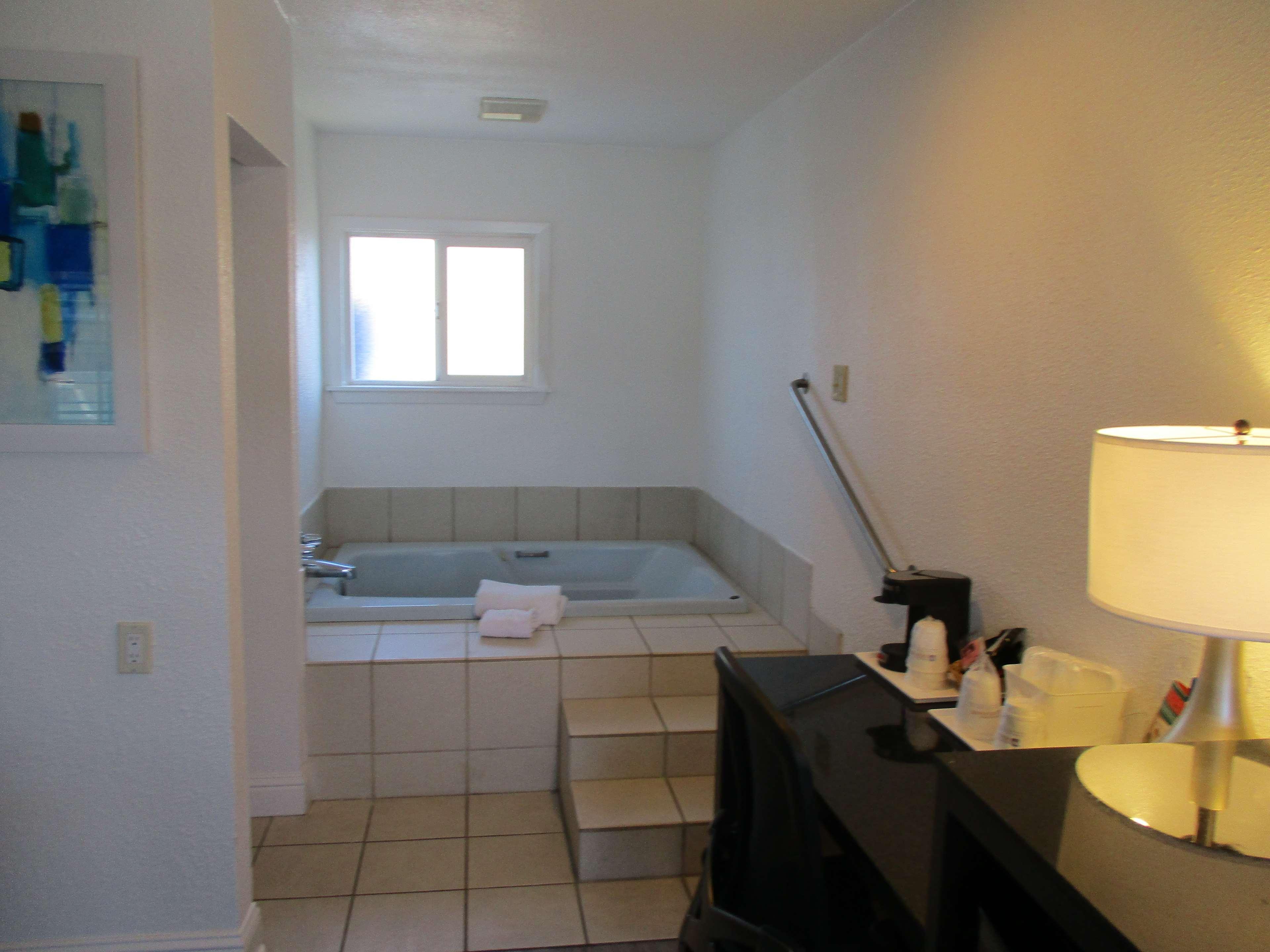 Surestay By Western Monterey Hotel 3*